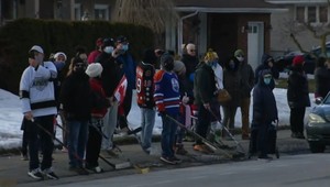 Desiatky fanúšikov pripravili krásnu rozlúčku s Walterom Gretzkym