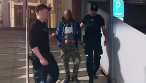 Dôchodcu zbil a okradol. Polícia chytila páchateľa do pár hodín