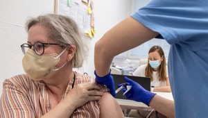 VšZP rozširuje príspevok na očkovanie proti HPV pre mladých do 25 rokov