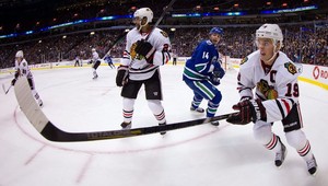 NHL: Chicago neuspelo vo Vancouveri, Halák sa zranil