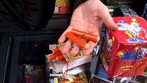 Žena najprv tvrdila, že ju pohrýzol pes. Ukázalo sa ale, že jej v ruke vybuchla pyrotechnika