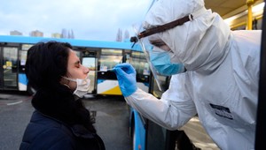Lockdown, testy, množstvo obetí a vakcíny: Slovensko si pripomína 5 rokov od začiatku COVID-19