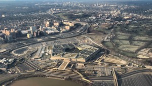 Novinári budú mať v Pentagóne prístup len v sprievode personálu