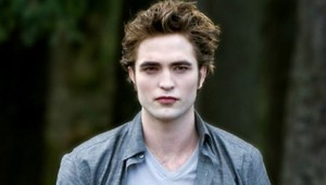 Najsexi upír na svete sa zasnúbil