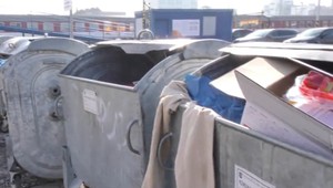 Žena vyhodila mobil do kontajnera aj s funkčnou kartou. Nálezca jej vytvoril dlh viac ako 400 eur