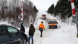 Cesta pod Tatrami každú zimu paralyzovaná: Vodiči kritizujú nedostatok techniky