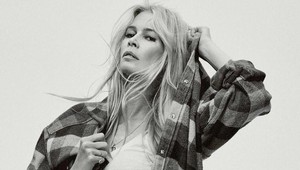 Čoskoro bude mať 50 rokov: Z nových fotiek Claudie Schiffer vám padne sánka!