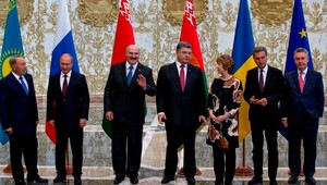 Putin a Porošenko si podali ruky, v Minsku začali mierové rokovania