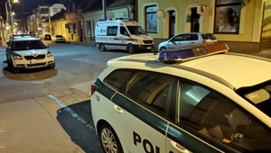 Tragická noc v hoteli. Záchranári oživovali agresívneho muža skoro hodinu