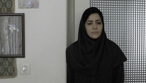 Iránsky film Retuš zobrazuje ženu počas vážneho rozhodnutia, ktoré jej zmení život