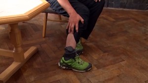 Rarita na Slovensku. Starosta do práce chodí s monitorovacím náramkom na nohe