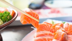 Milujete ryby? Lososy z chovov patria medzi najviac toxické potraviny sveta!