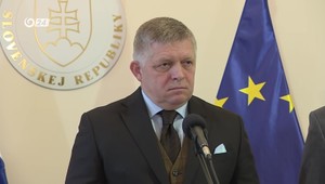 Ficovu debatu so študentmi v Poprade zrušili. Čakal ho tam nápis, že je zradca