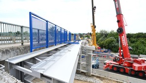 Diaľnica D1 medzi Trnavou a Hlohovcom je opäť prejazdná, cyklomost pri Zavare je namontovaný