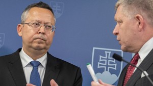 Štát je podľa Fica zadlžený až po krk. Tvrdí, že jeho vláda to do volieb zmení