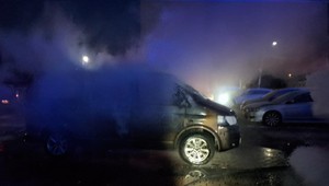 Požiar auta v Sládkovičove poškodil aj ďalšie vozidlo. Hasiči zasahovali od skorého rána