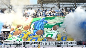 Fanúšikovia Slovana opäť urážali fanúšikov DAC. Vytiahli hanlivý transparent