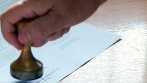 Pellegrini nechce, aby úrady robili z ľudí poštárov