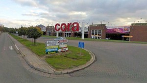 Do nákupného centra pri Bruseli vtrhol muž, začal strieľať