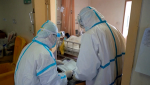 Nemocnice bojujú s nedostatkom lôžok, na severe Slovenska už pozastavujú plánované operácie