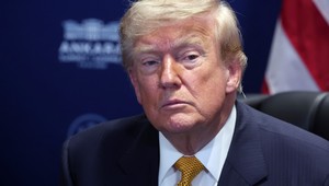 Trump pohrozil Iránu úplným zničením v prípade pokusu o atentát