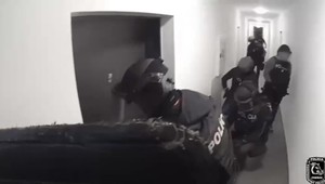 Polícia zverejnila zábery zo zásahu: Kukláči odhalili rozsiahle podvody na senioroch