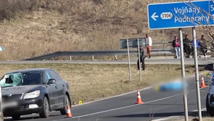 Tragická nehoda pri Podhoranoch: Zrazený chodec zraneniam na mieste podľahol