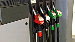 Ceny pohonných hmôt klesli, jazdíme za menej