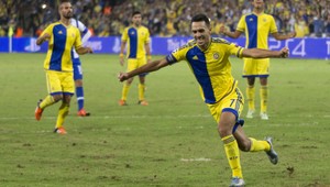 Famózna gólová ekvilibristika chrbtom k bráne! Gólman si ani nepípol...