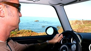 Vodič bez nôh si doma upravil auto na jazdu, po nehode nevedel vystúpiť