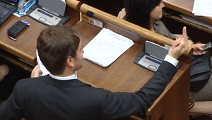 VIDEO: Hulvát Matovič! V parlamente vztýčil prostredník...