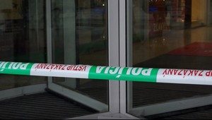 Evakuácia známeho nákupného centra. Bombu opäť nahlásili emailom