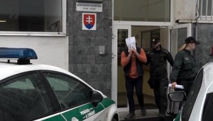 S nožom v ruke požadoval peniaze. Mladému mužovi sa podarilo útočníkovi ubrániť a privolať políciu