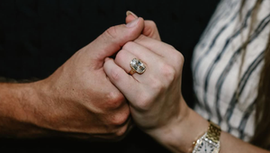 Taylor Swift ukázala zásnubný prsteň: Cena vyššia než luxusný byt v Bratislave!