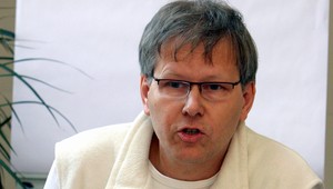 Úplatky sú chybou systému, hovorí o zdravotníctve uznávaný lekár