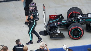 VC Ruska: Hamilton víťazom kvalifikácie. V prvom rade aj Verstappen