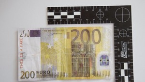 Falošná bankovka s nápisom Falošná bankovka