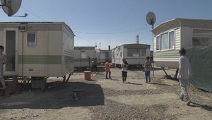 Nový domov pre rodiny. Rómovia sa nasťahovali do mobilných domčekov