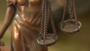 Štát vypláca obetiam odškodné. Kto má naň nárok?