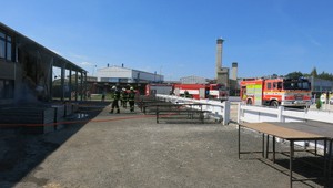 Dieťa z nepozornosti zapálilo jazdiareň. Hasiči zachraňovali 17 koní