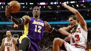 NBA: Lakers sa trápia, natiahli sériu prehier vonku