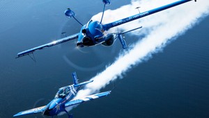 Zrážka počas leteckej show, zomrel jeden človek