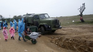 Slovenskí dobrovoľníci pomáhajú utečencom na Balkáne