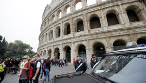 Pri rímskom Koloseu strieľali na slovenský autobus