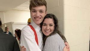 Nemohla si dovoliť šaty snov, priateľ ich ušil vlastnými rukami: Pozrite sa ten výsledok!