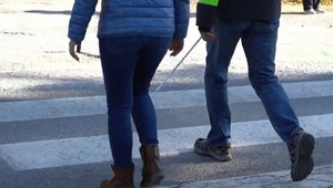 Arogancia na cestách: Zrakovo hendikepovaní ľudia sa často boja prejsť cez cestu