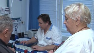 Zdravotné sestry chýbajú. Stále sa ale nájdu také, ktoré celoživotnú prácu nezanechajú ani po 50 rokoch