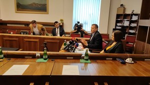 Mečiarove amnestie viaznu na bezpečnostných previerkach. Riešenie má Kolíková aj Mazák