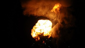 Nastražená bomba zničila v Belfaste most