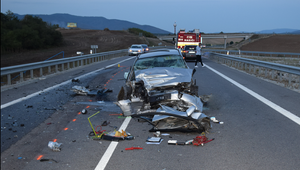 Po zrážke s kamiónom auto odhodilo do protiidúceho kamiónu. Vodič zraneniam podľahol